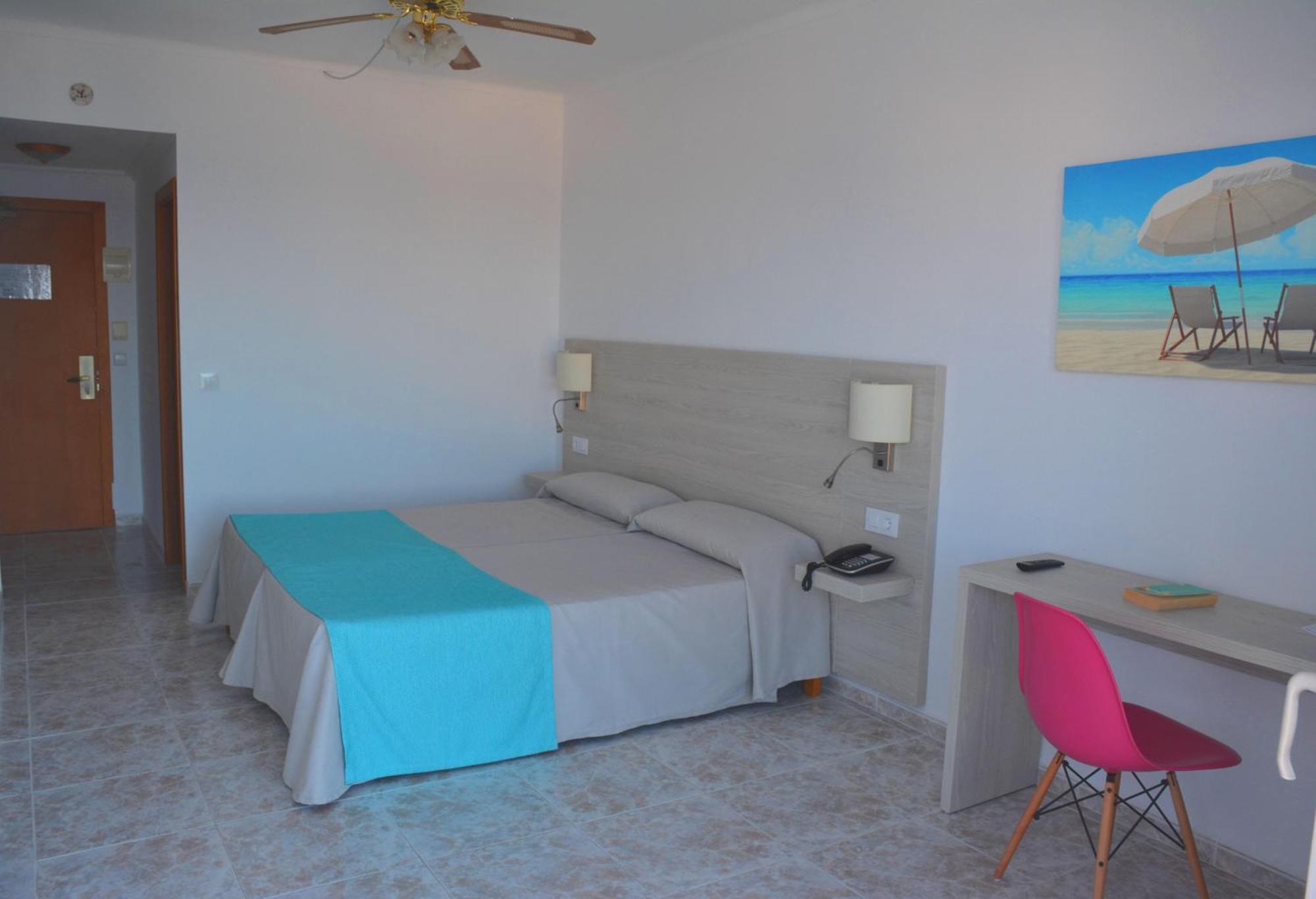 Apartamentos Playa Moreia S'Illot  Esterno foto