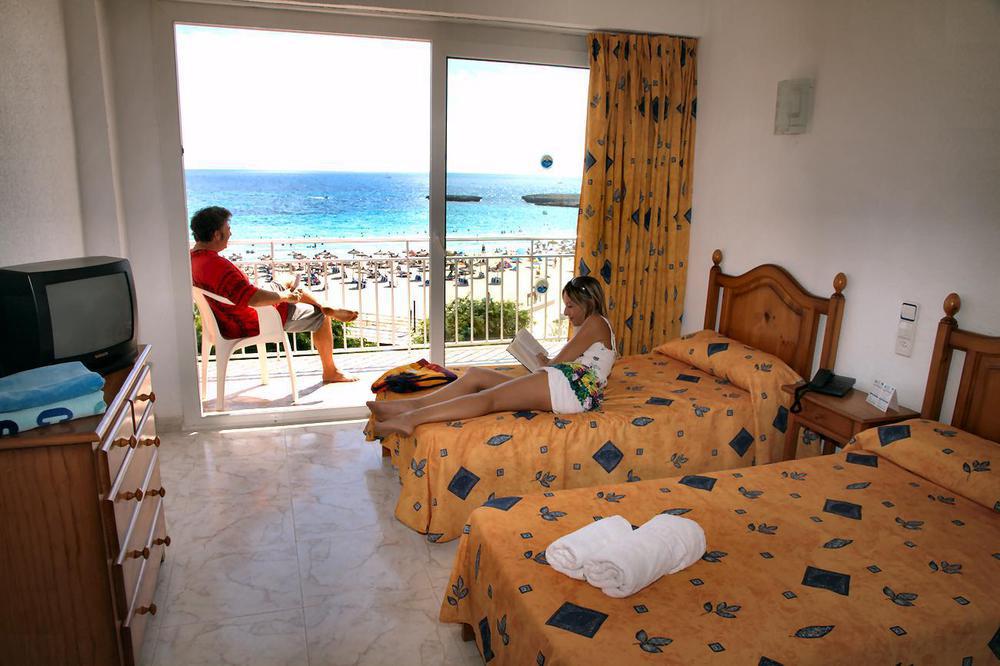 Apartamentos Playa Moreia S'Illot  Esterno foto